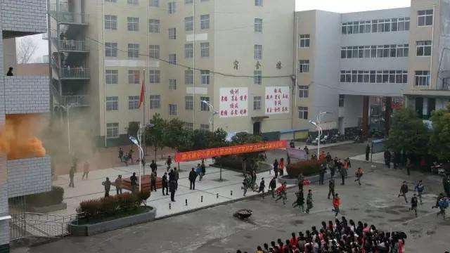 南陽市潦河鎮中心小學