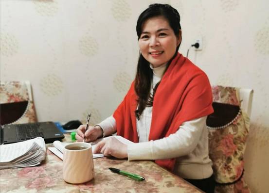 德澤生輝戰“疫”情：南陽女教師手寫6萬字50封信激勵學生