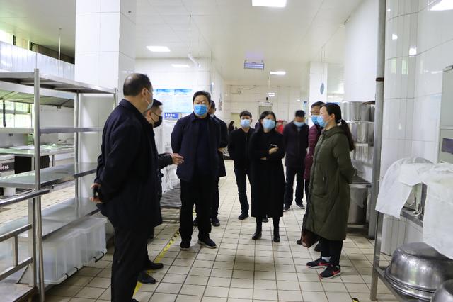 市教育局對南陽一中、南陽五中高三開學準備工作開展檢查驗收