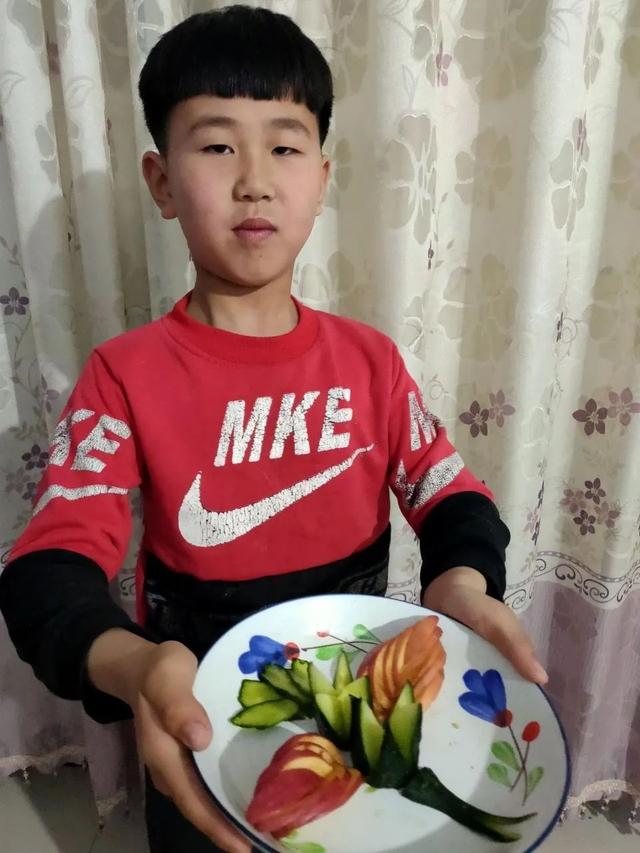 超可愛(ài)！“五一”節(jié)，一完的幼兒到高中生們各顯神通