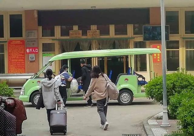 現(xiàn)場：南陽一中返校復(fù)學(xué)首日全流程：貼心、放心
