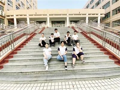 <a href='http://www.aimengyoueeeryuan.com/tags/南陽二中/' target='_blank'><u>南陽市二中</u></a>數學建模社成員