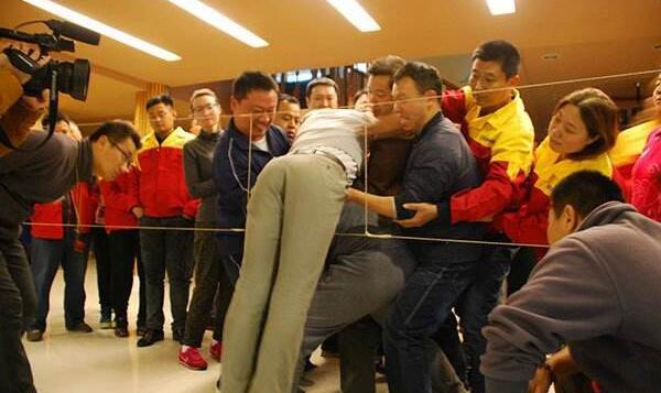 穿越電網最后一個人怎么過